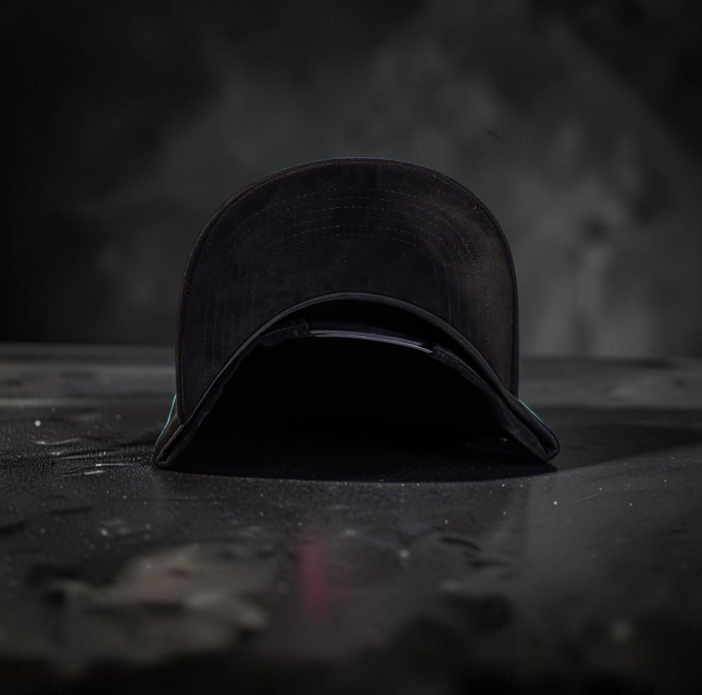 Grey/Black con Caimanes Logo