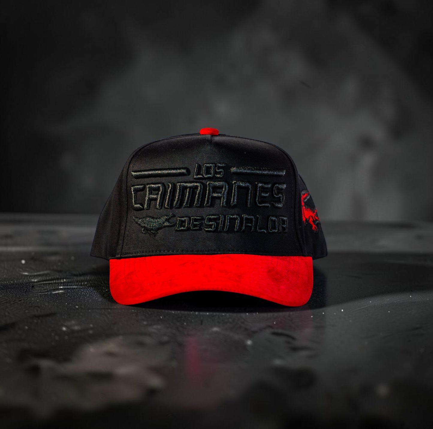 Red/Black suede con Caimanes logo