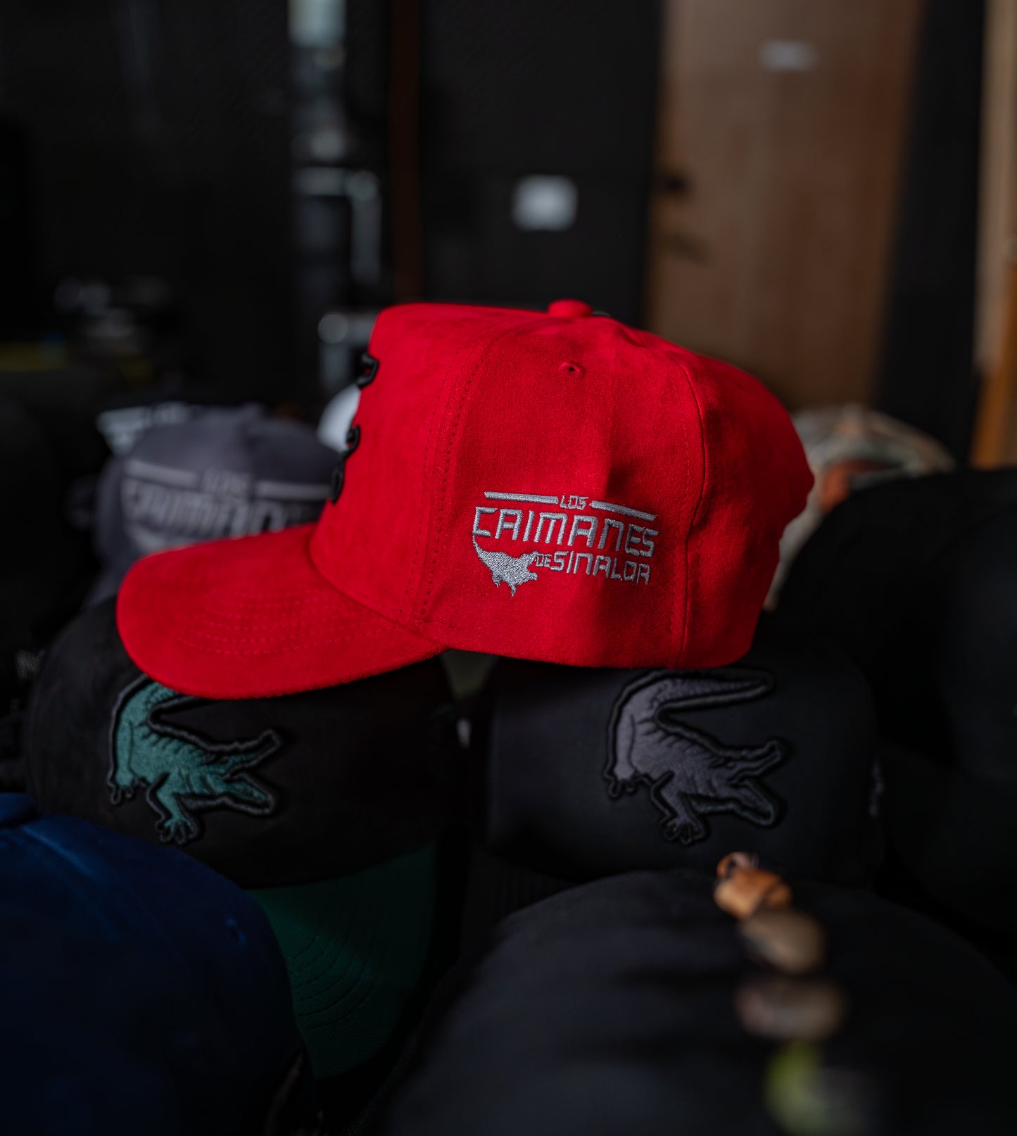 Caimanes Red Hat
