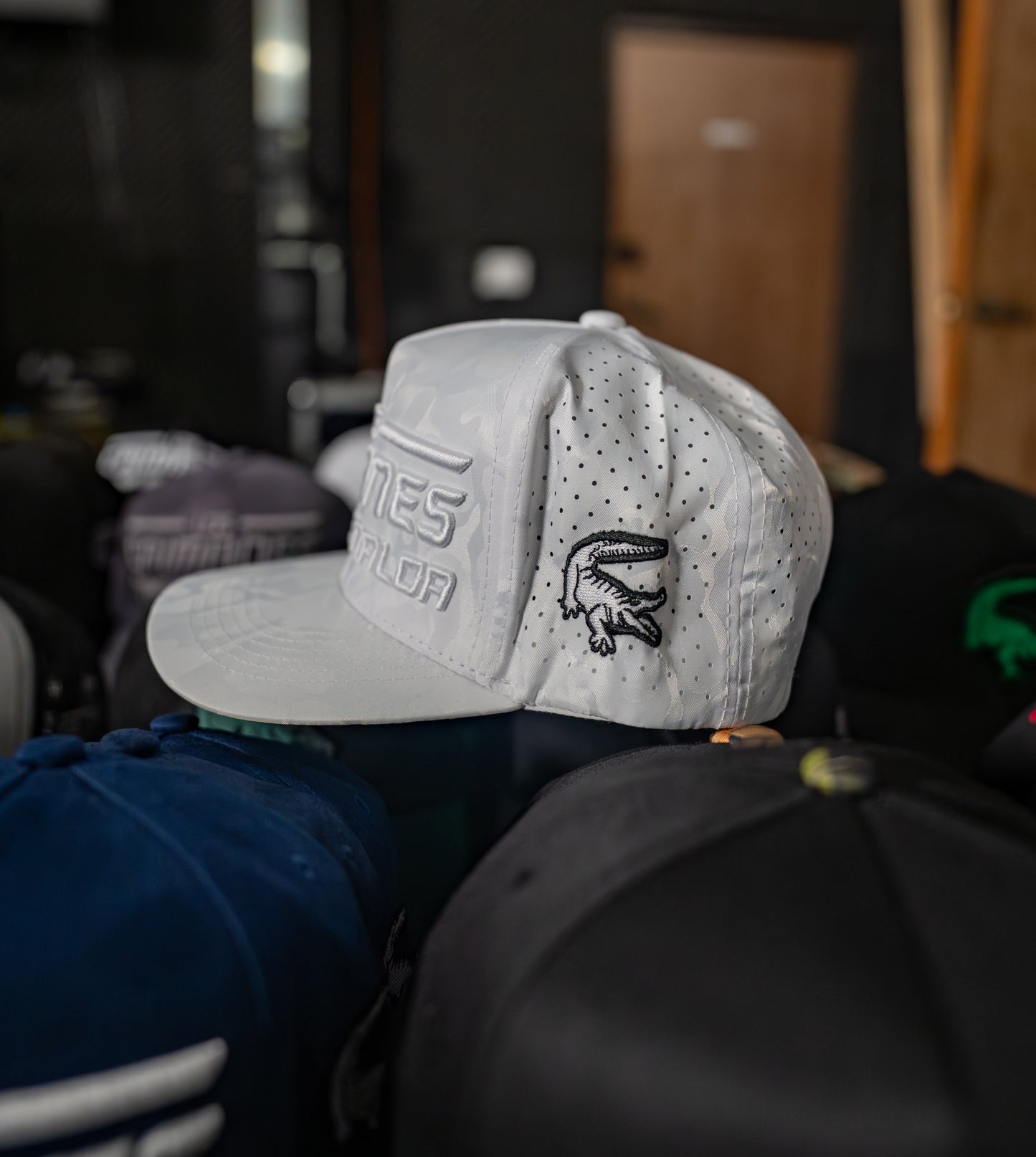 Caimanes White Trucker Hat