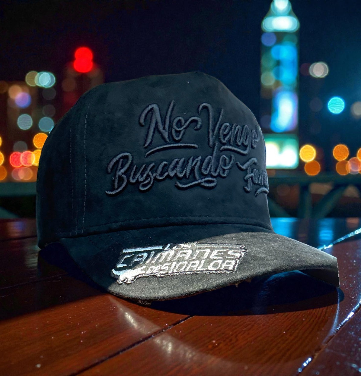No Vengo Buscando Fama Gorra de Los Caimanes